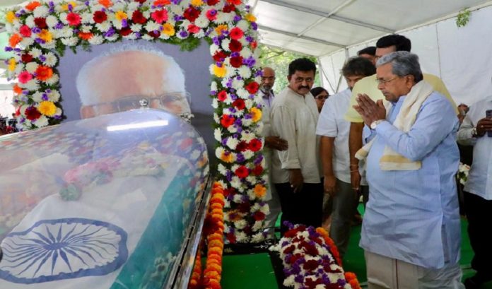 sl bgyrappa smaraka: siddaramiah
