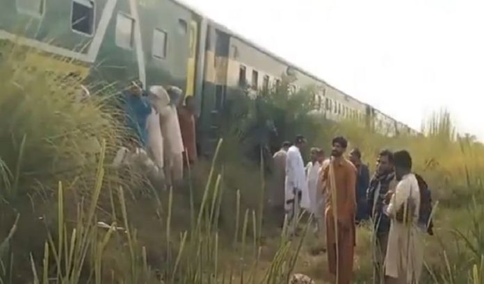 pakistan train