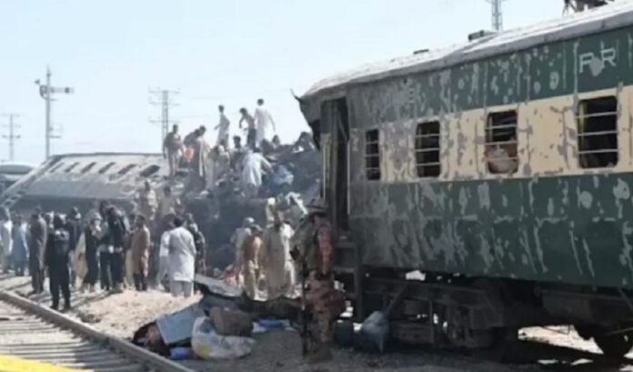 pakistan train blast